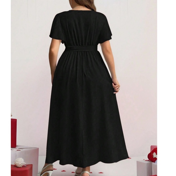 Plus Floral Print Surplice Butterfly Sleeve Maxi Dress - Picture 4 of 9